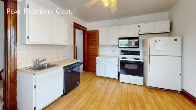 Foto del edificio - 3018 Marshall Ave