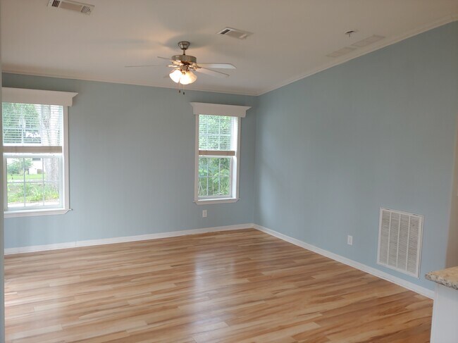 Building Photo - 2205 Martin Rd
