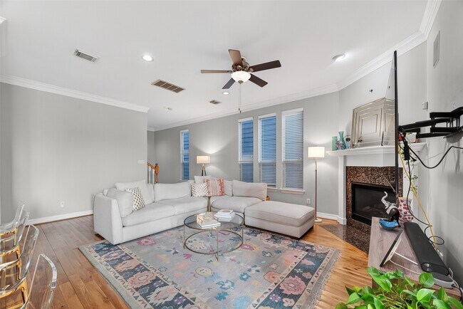 Foto del edificio - 3410 Garden Shadow Ln