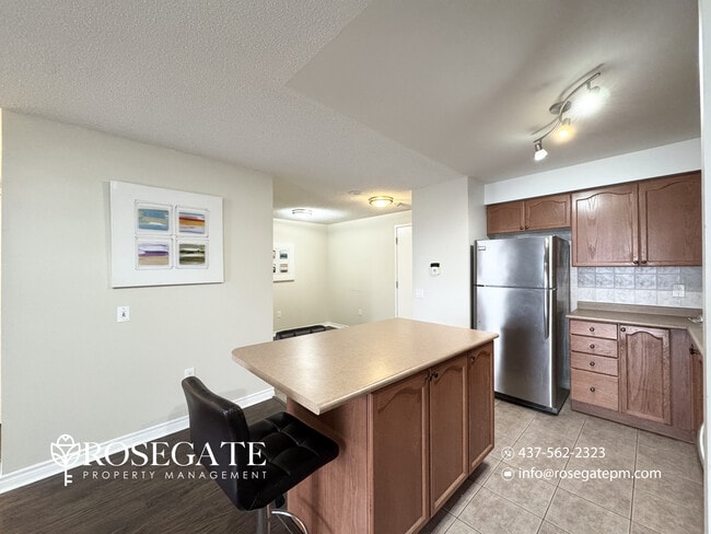 Building Photo - Bright 1-Bedroom Condo with Stunning City ...