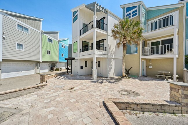 Foto del edificio - The townhome with ocean views from every room