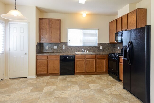 Foto del edificio - 1716 Claremont Garden Cir