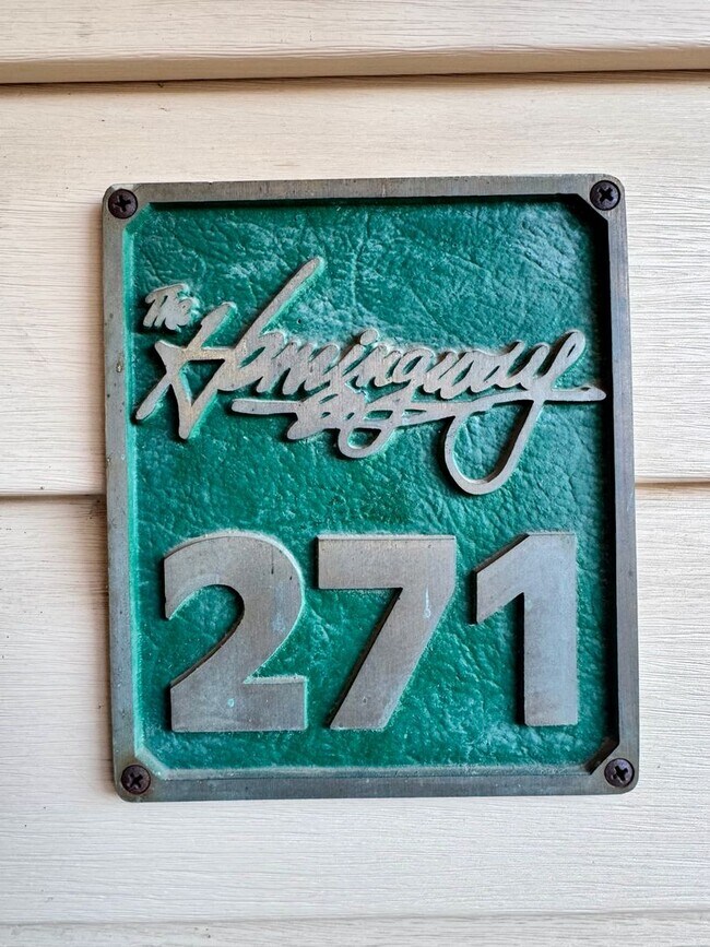 Foto del edificio - Beautifully Updated 2BR/2BA Condo in Gated Community – Modern Finishes & Pool Access