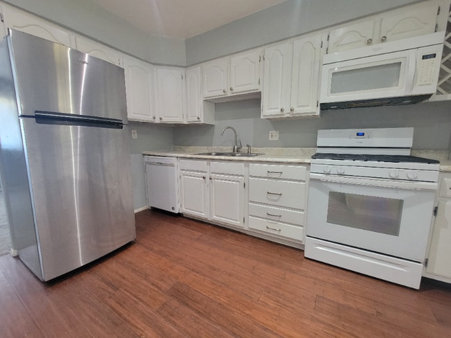 Foto del edificio - 1460 Ironwood Dr