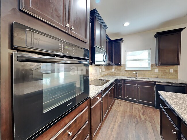 Foto del edificio - 540 Harmony Way