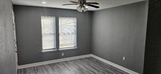 Foto del edificio - 7011 Hillsboro St