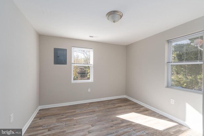 Building Photo - 1655 E Cold Spring Ln