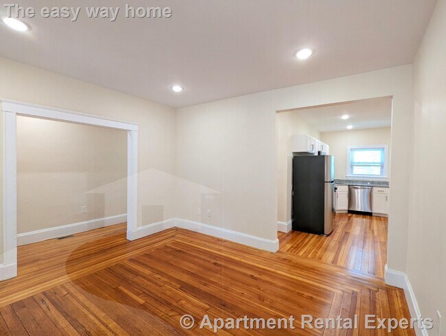 Foto del edificio - 8 Lowell Cir