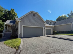 Building Photo - 12 Boulevard Dr