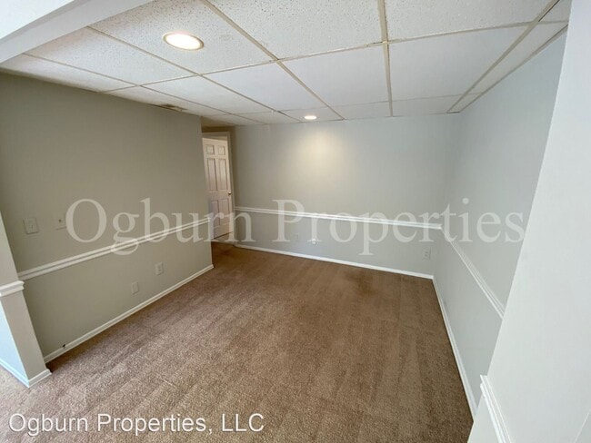 Building Photo - 3 br, 2.5 bath House - 3930-D VALLEY COURT