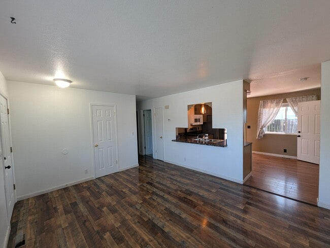 Foto del edificio - 2377 W Panama St