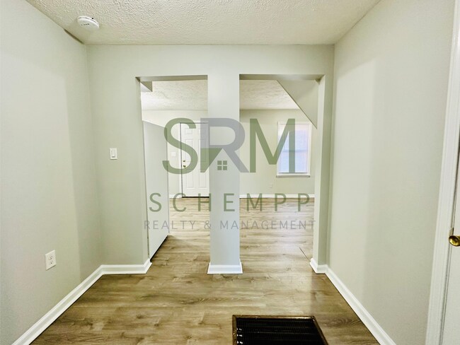 Building Photo - 2 bedroom home in South Louisville now available!