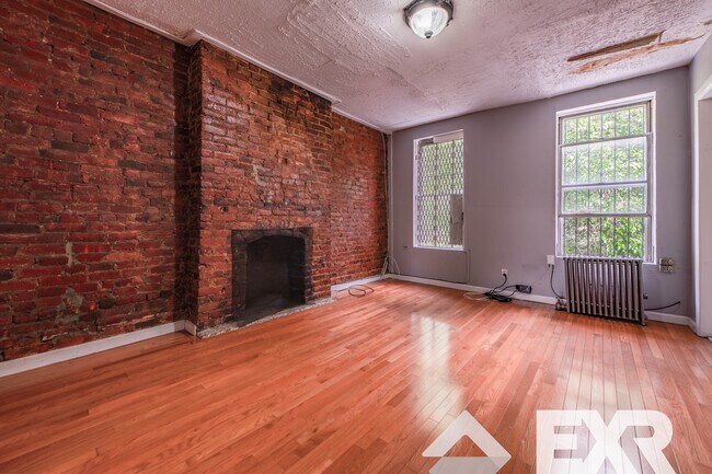 Building Photo - 107 5th Ave
