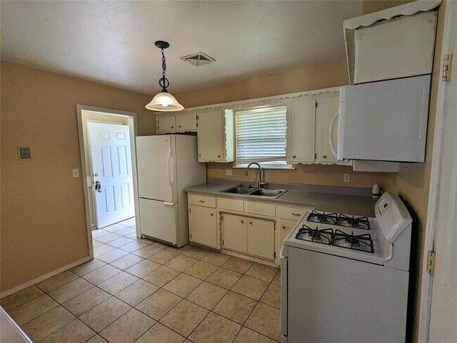 Foto del edificio - 1404 Heather Ln