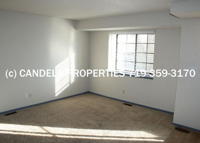 Foto del edificio - TWO BEDROOM TOWNHOME IN SOUTHWEST COS