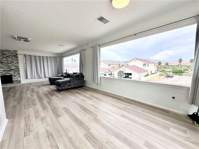 Foto del edificio - 1470 Riverfront Dr