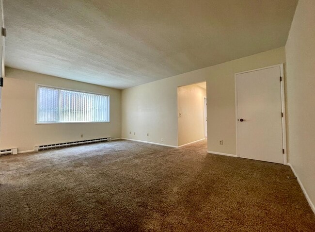 Building Photo - Vintage Main Floor 2 Bedroom in Hollywood ...