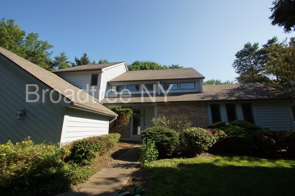 Building Photo - 6 Le Pere Dr