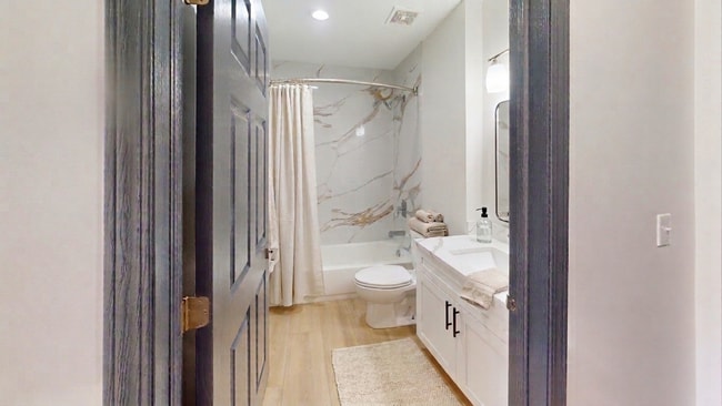 Interior Photo - Enclave Park 100