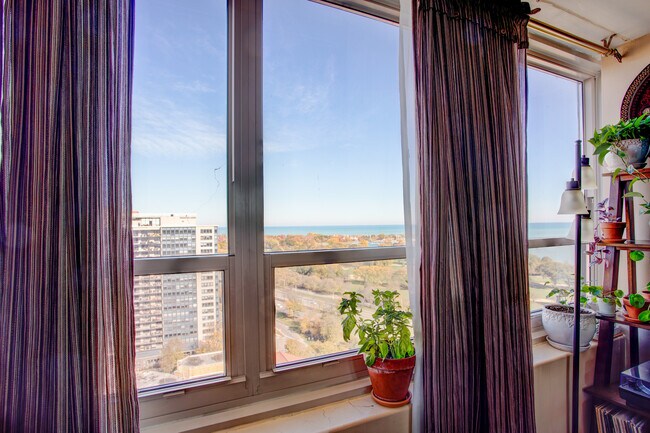 Foto del edificio - 3950 N Lake Shore Dr