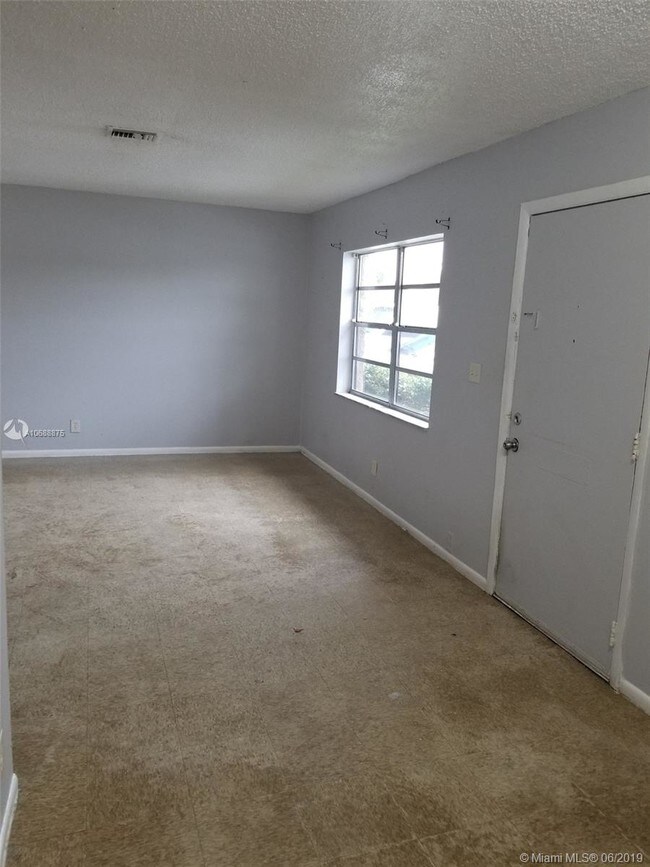 Foto del edificio - 7960 SW 10th Ct