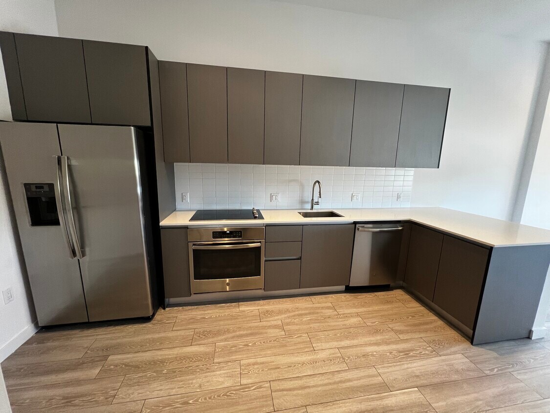 Foto principal - 360 NW 24th St