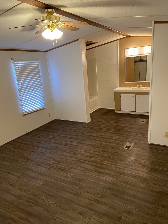 Master bedroom - 3182 Bowker Rd