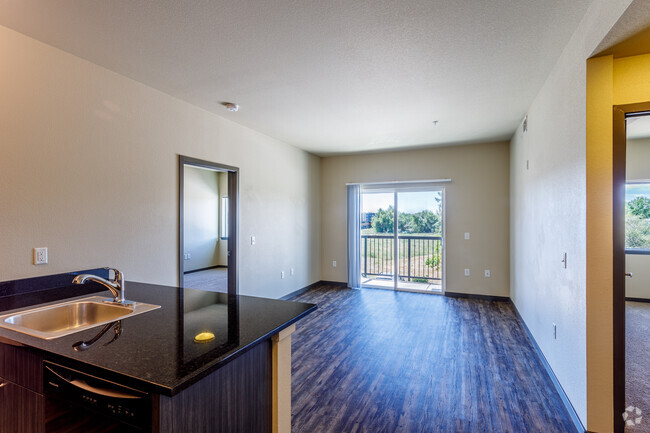 2BR, 2BA - 909 SF - Prospect Station