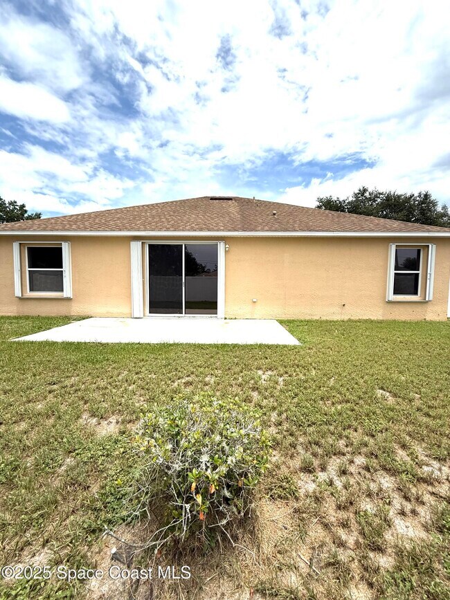 Building Photo - 1470 Kodak Dr
