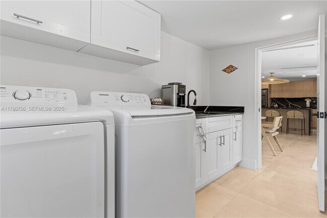 Foto del edificio - 281 NE 48th Terrace