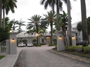 Building Photo - 620 SW 111th Ave