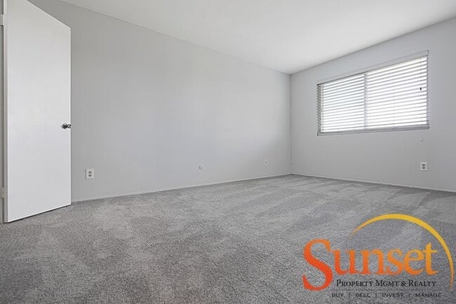 Foto del edificio - 3055 Cowley Way