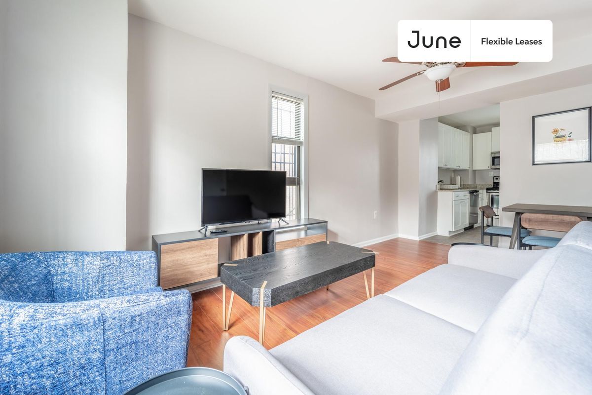 Foto principal - 1346 S Street North West