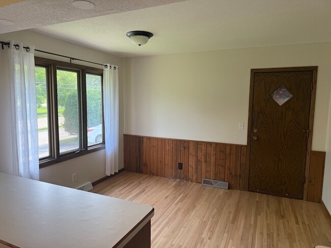 Building Photo - 276 Palomino Dr S
