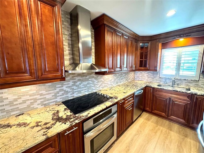 Building Photo - 4974 Coquina Key Dr SE