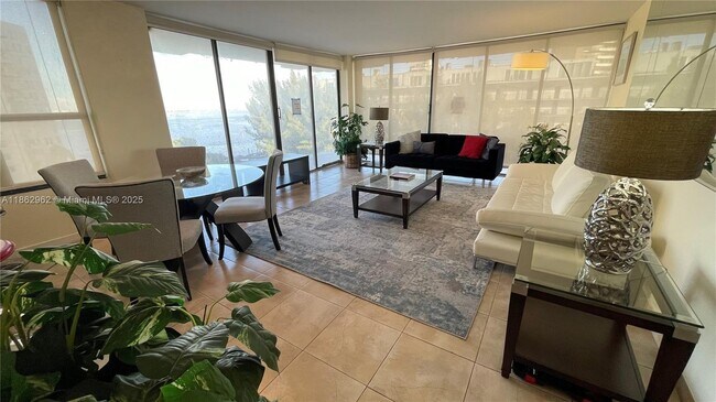 Foto del edificio - 780 NE 69th St