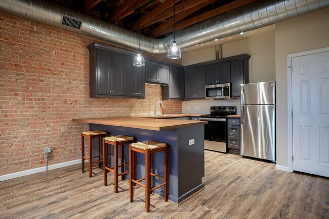 Foto del edificio - 210 E Washington Ave