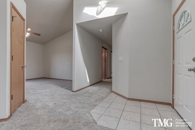 Building Photo - Ranch style 3 Bedroom Home In Country Sett...