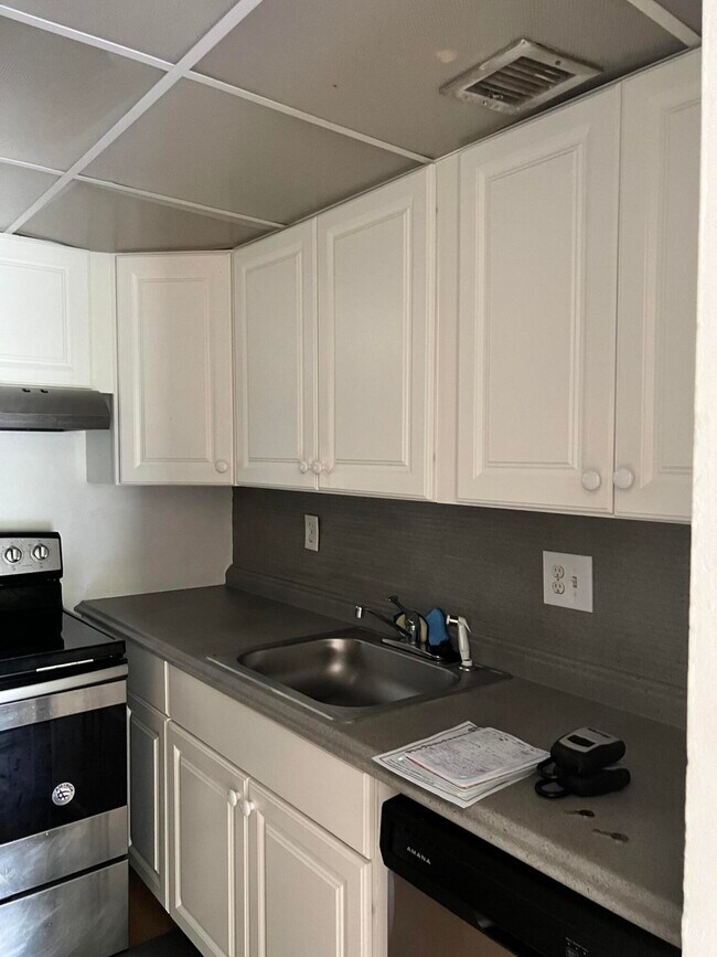 Building Photo - 644 NW 13th St