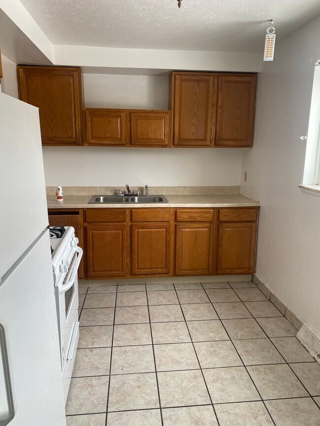 Building Photo - 2bd Townhomes Warrensville Cash Pay