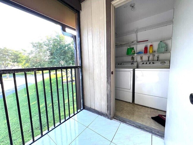 Foto del edificio - 10723 W Clairmont Cir