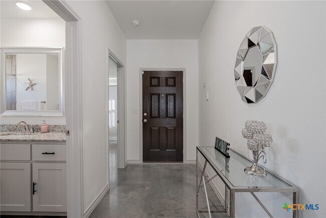 Building Photo - 765 Freedom Cir
