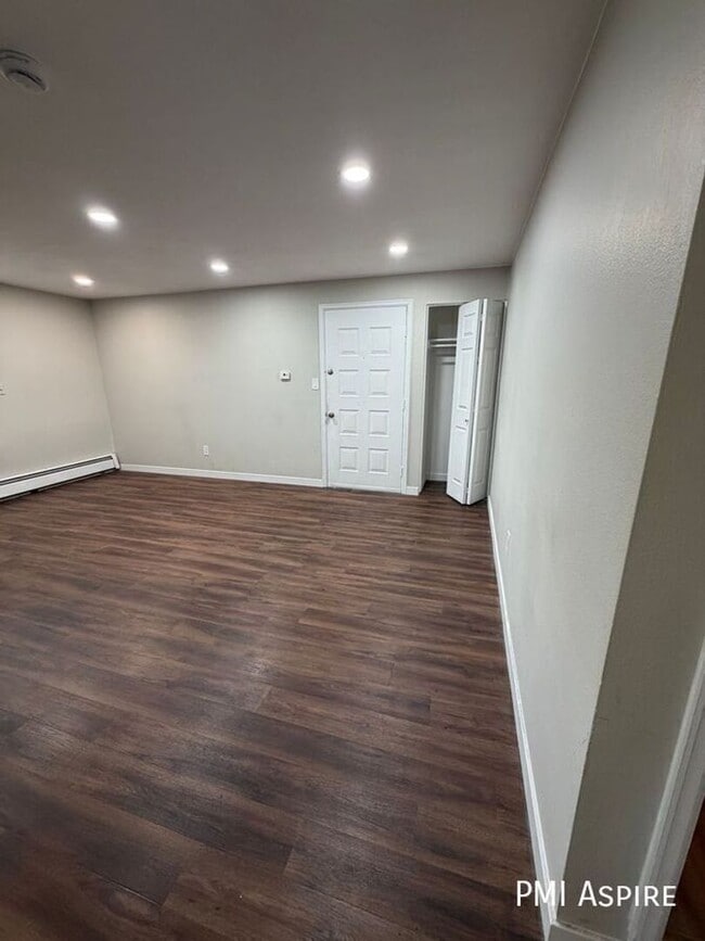 Building Photo - 2 Bedroom 1 Bathroom Apartment in Lakewood