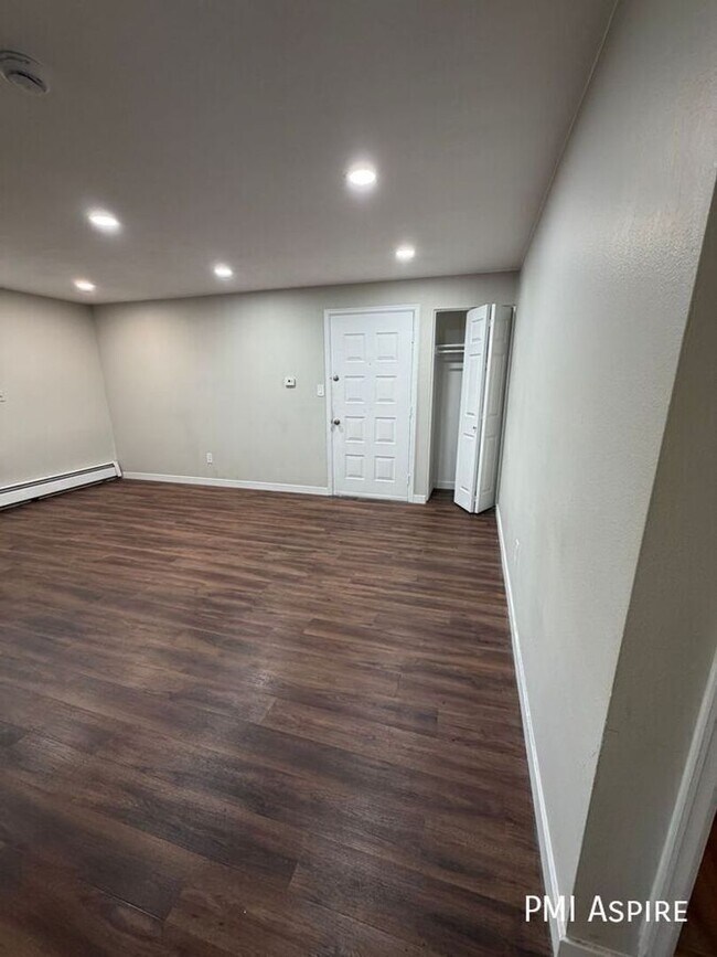 Foto del edificio - 2 Bedroom 1 Bathroom Apartment in Lakewood