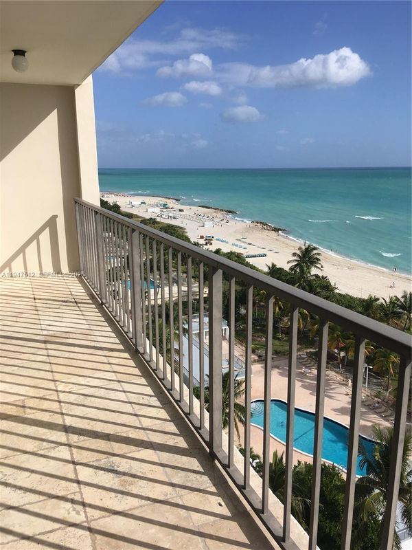 Building Photo - 2625 Collins Ave