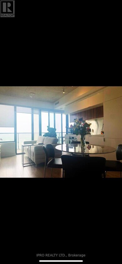 Photo principale - 185-2185 Roehampton Ave
