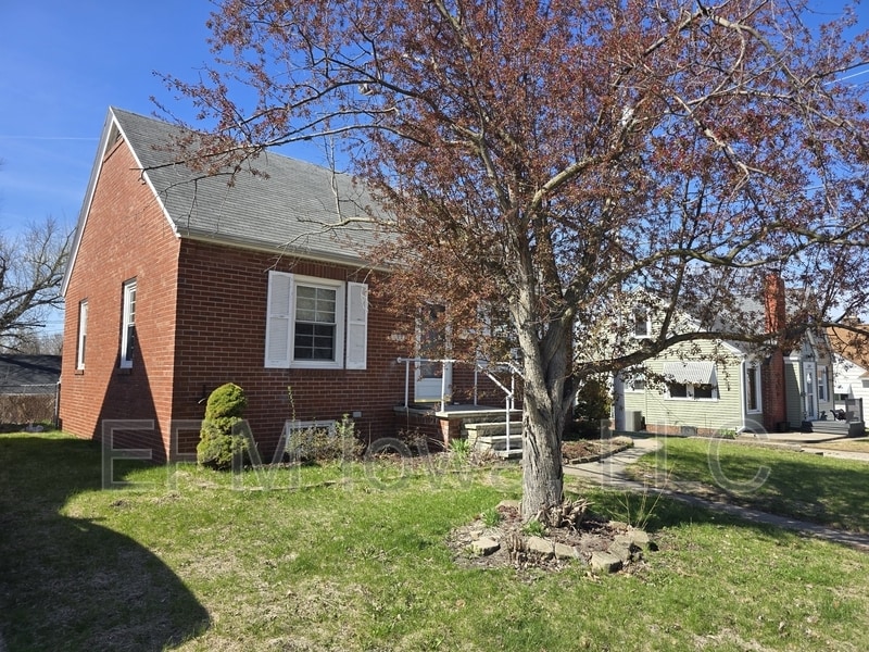 Foto del edificio - 511 23rd St NE