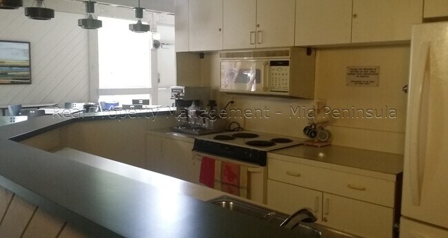 Foto del edificio - 381 Half Moon Ln