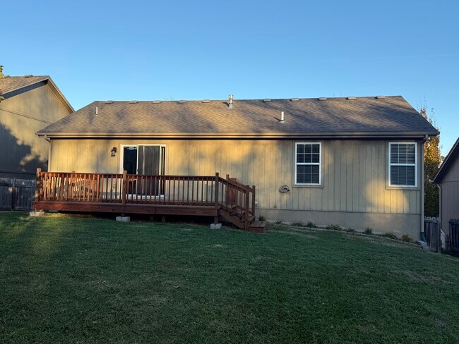 Building Photo - 544 N Old Mill Rd