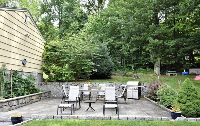 Building Photo - 25 Shelter Rock Rd